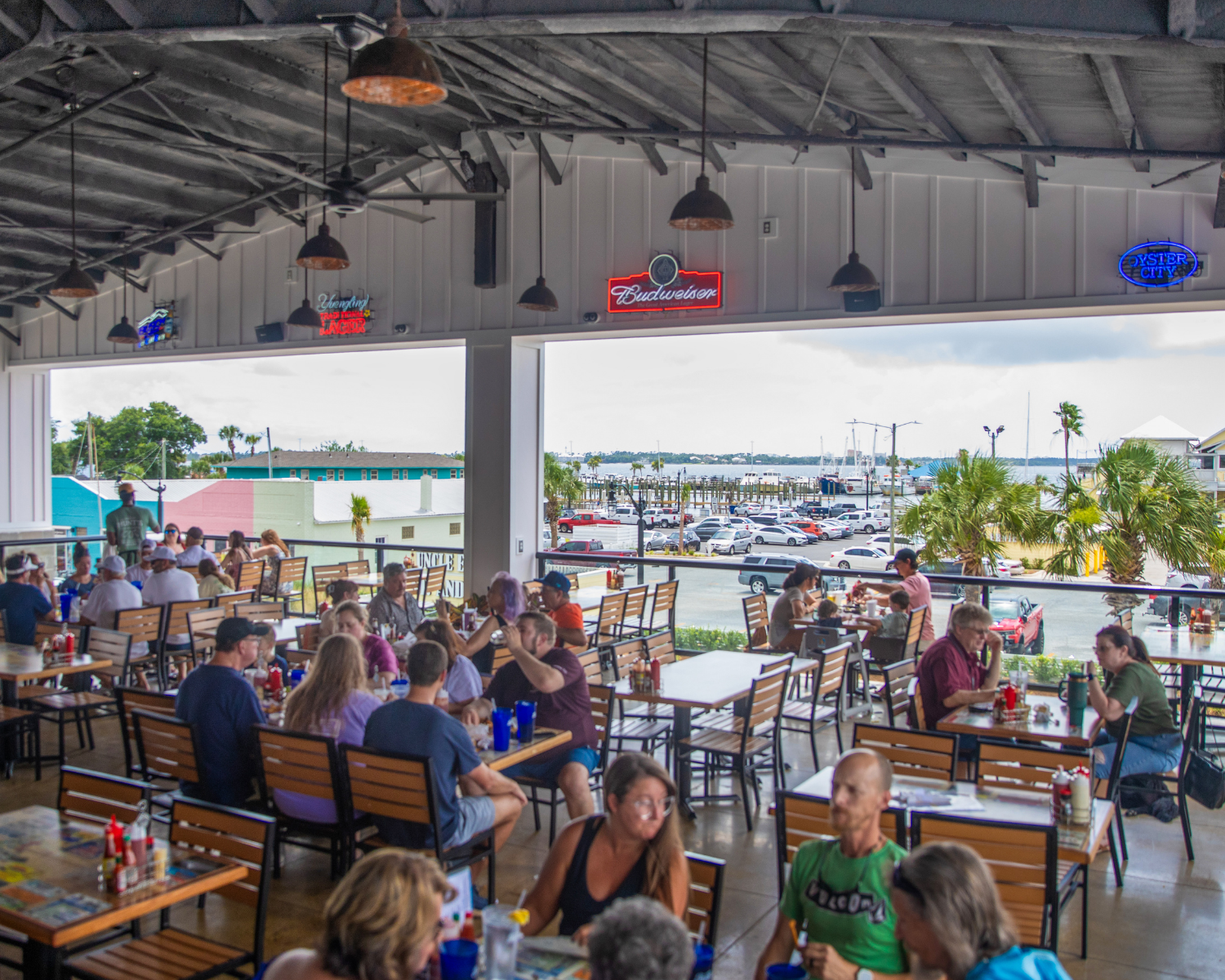 National Oyster Day Shines Bright with the Golden Oyster at Hunt’s in Panama City: A Truly Unforgettable Celebration 1 6