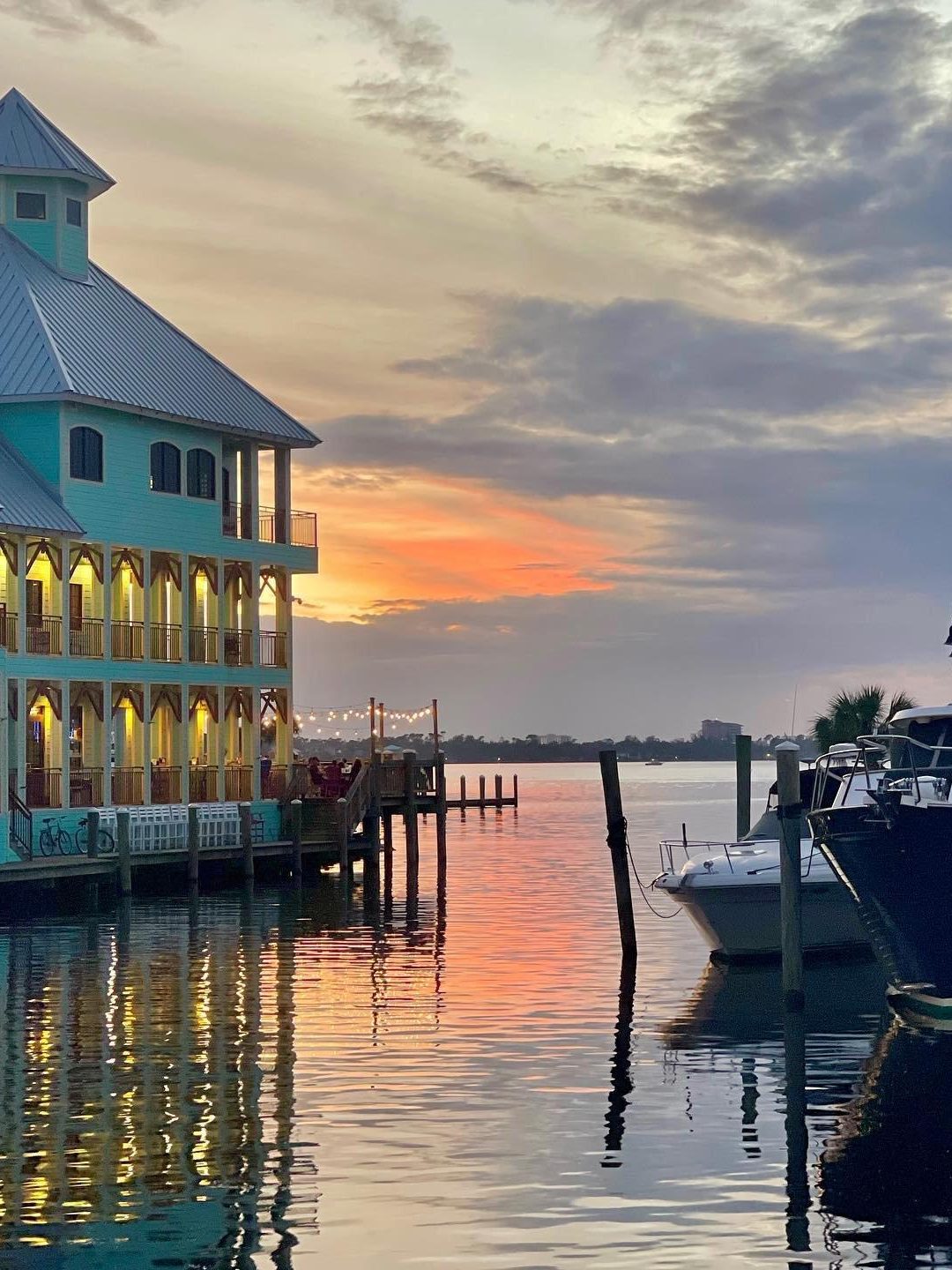 A stunning sunset at CSS Yacht Basin, a picture-perfect relaxing spot in Panama City.