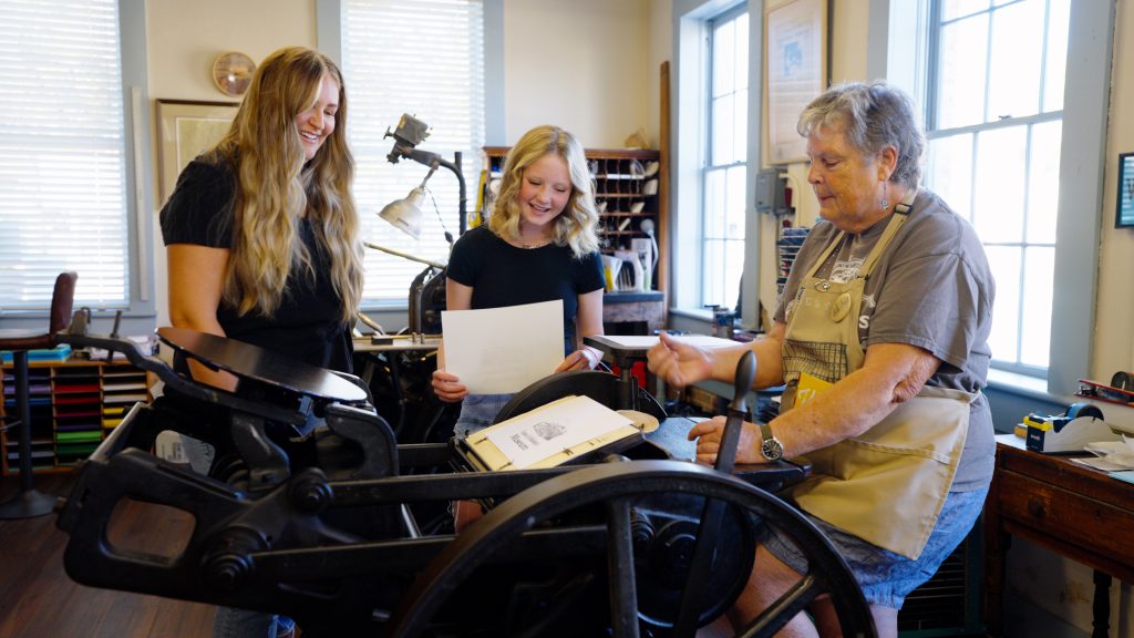 A guided demonstration at the Panama City Publishing Company Museum with a staff member operating an antique letterpress, offering an interactive experience at one of the most unique museums in Panama City.